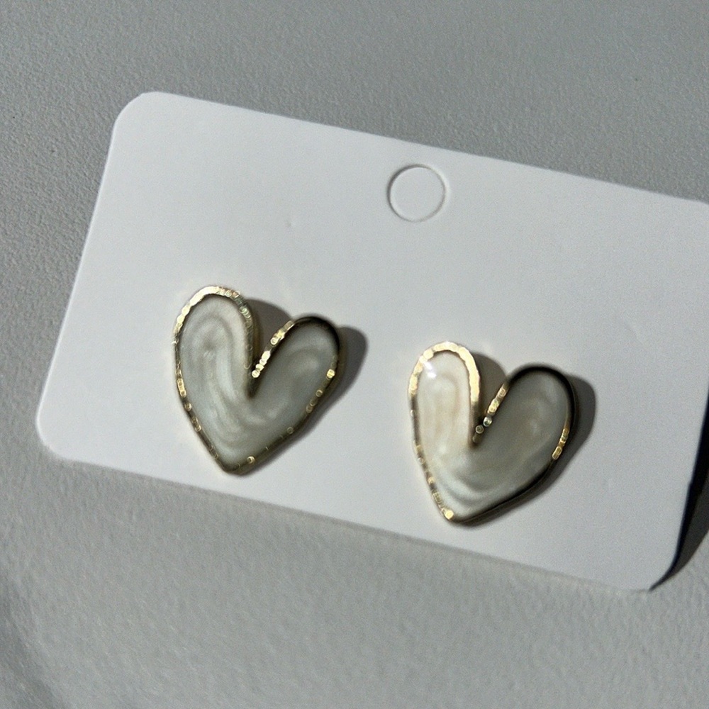 Stellar heart earrings🌙